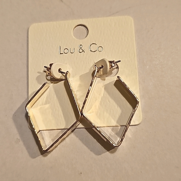 LOU & CO NWT Hammered gold, diamond shaped geometric earrings - Picture 2 of 8